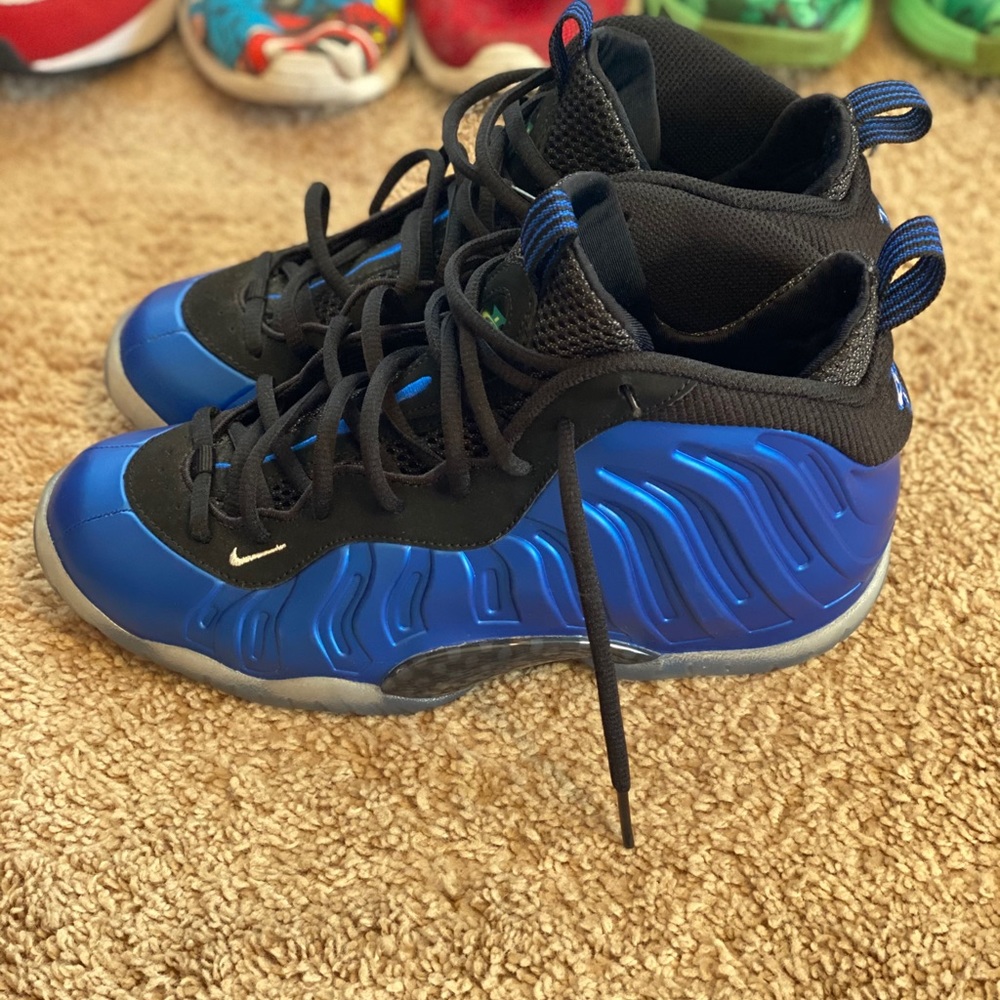 Nike Foamposite size 6